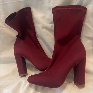 Women’s Size 7 burgundy boots